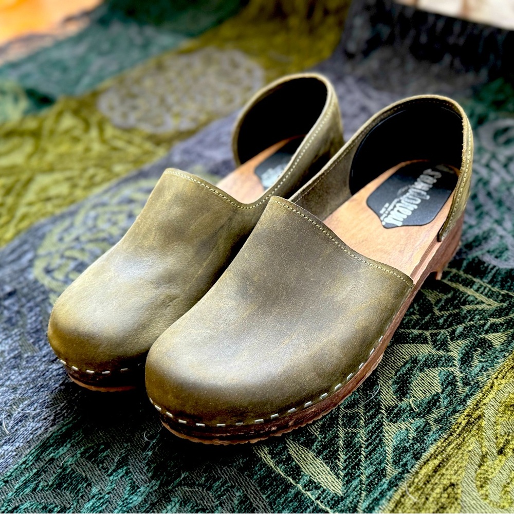 Sangrens Brett Low Closed-Back Clogs 41 Olive